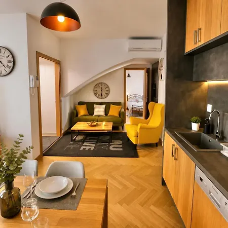 Domira Old Town With Terrace