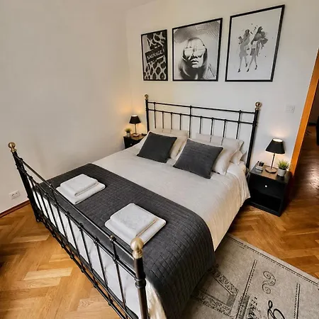 Apartment Domira Old Town With Terrace Prag